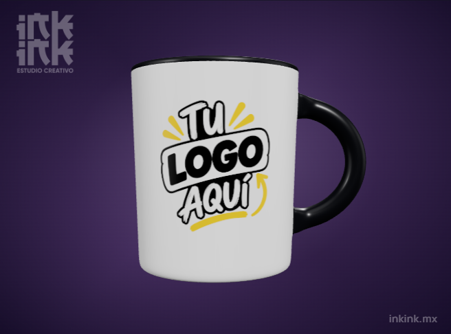 Vista previa de una taza blanca con asa negra y el diseño Tu logo aquí